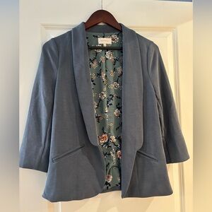 Casual light blue blazer.
